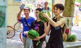 大学课堂吃瓜,瓜田李下，笑谈风云录