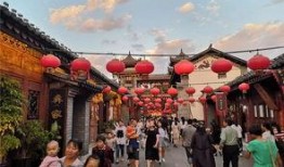 楚雄古镇吃瓜,古韵风情中的清凉一夏