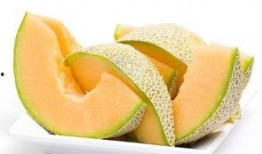 吃哈密瓜食物中毒怎么办,哈密瓜中毒应急处理指南