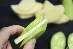 欢欢童年吃哈密瓜,欢欢与甜蜜哈密瓜的故事