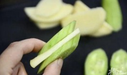 欢欢童年吃哈密瓜,欢欢与甜蜜哈密瓜的故事