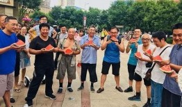 运动会上吃瓜,欢乐氛围共庆体育盛会