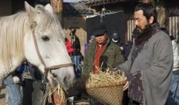 大娘打仗吃瓜视频,见证历史瞬间